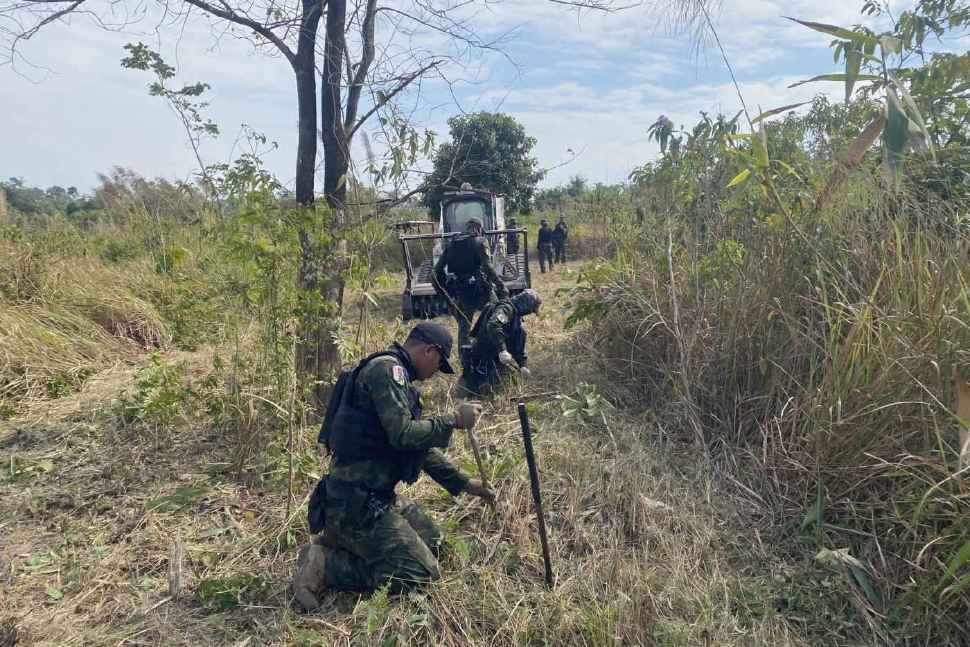 ศทช. กวาดล้าง "ทุ่นระเบิด" จ.ตราด พบลูกระเบิด 120 มม. ยังไม่บึ้ม 1 ลูก