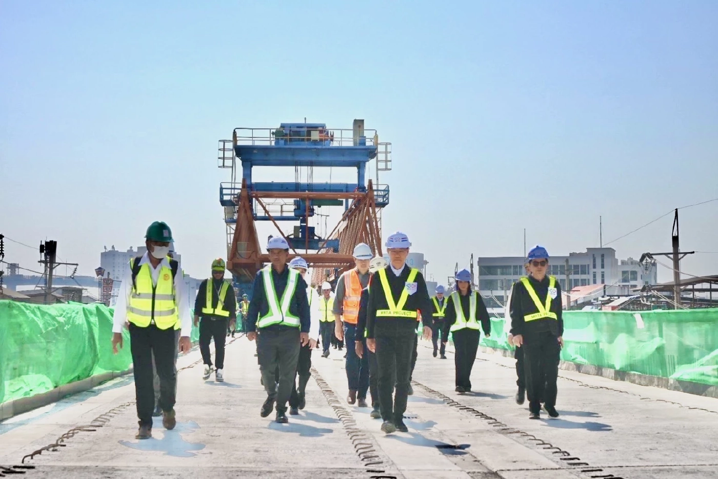 บอร์ด รฟม. ลงพื้นที่ติดตามความคืบหน้ารถไฟฟ้า 'ม่วง – ส้ม'