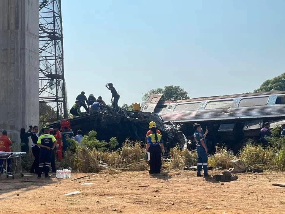 "พิพัฒน์" สั่งอธิบดีกรมราง - รักษาราชการผู้ว่าฯ รฟท. เร่งลงพื้นที่เหตุเครนถล่มทับรถไฟ โคราช