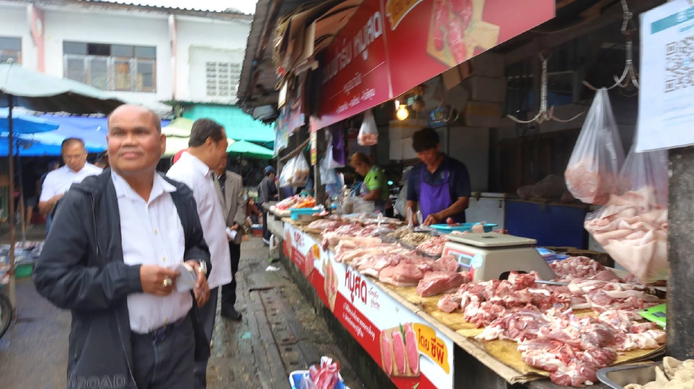 “พ.ต.อ.ทวี” นำทีมประชาชาติ ลุย "ตลาดพิธาน" นราฯ ชาวบ้านแห่ต้อนรับคึกคัก ชูแก้หนี้-ยาเสพติด มั่นใจกวาดแต้มพื้นที่