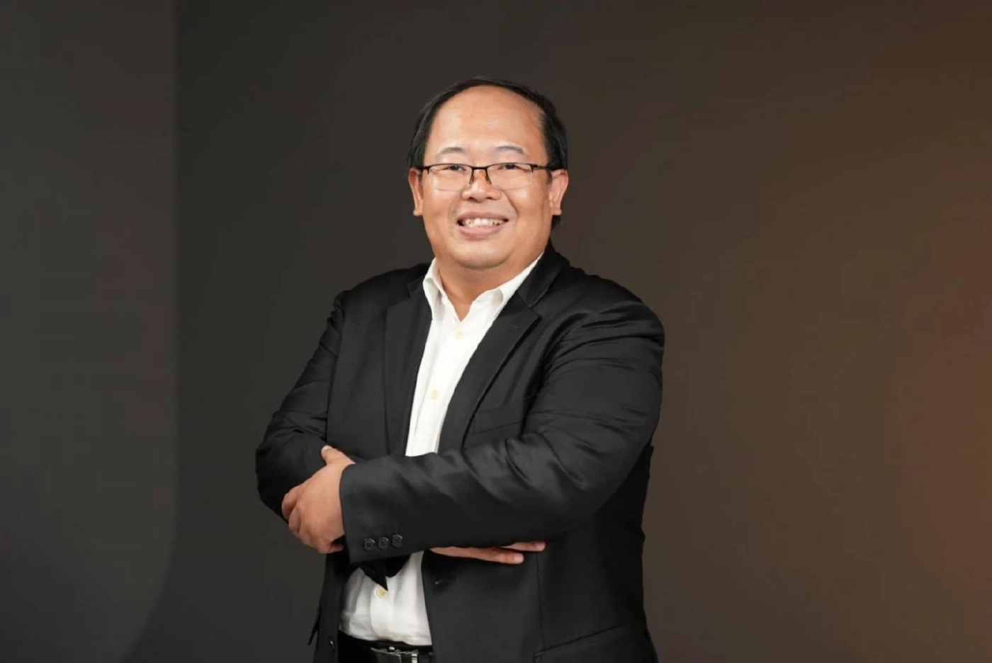 รศ.ดร.ยุทธพร อิสรชัย นักวิเคราะห์โพล จากมหาวิทยาลัยสุโขทัยธรรมาธิราช