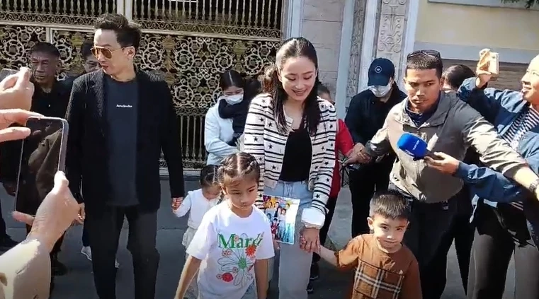 “ทักษิณ” เป่าเค้กอบอุ่น อวยพรวันเกิดย้อนหลังให้หลานสาวครบ 5 ขวบ