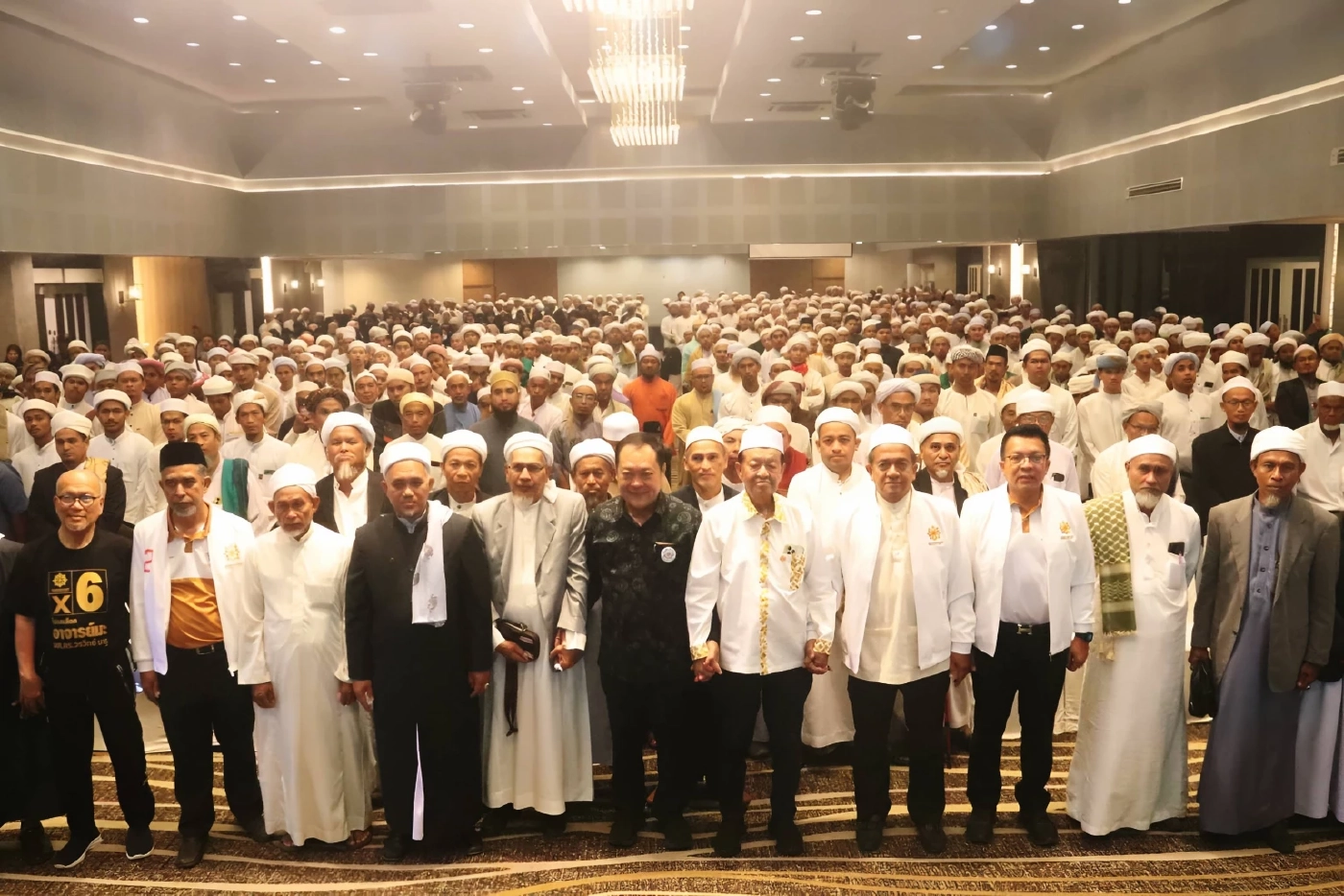 "วันนอร์- พ.ต.อ.ทวี" บุกปัตตานี พบ 1,200 โต๊ะครู ชี้ การเมือง คือ เกราะป้องศาสนา ชูยุทธศาสตร์ "สันติภาพสมดุล"