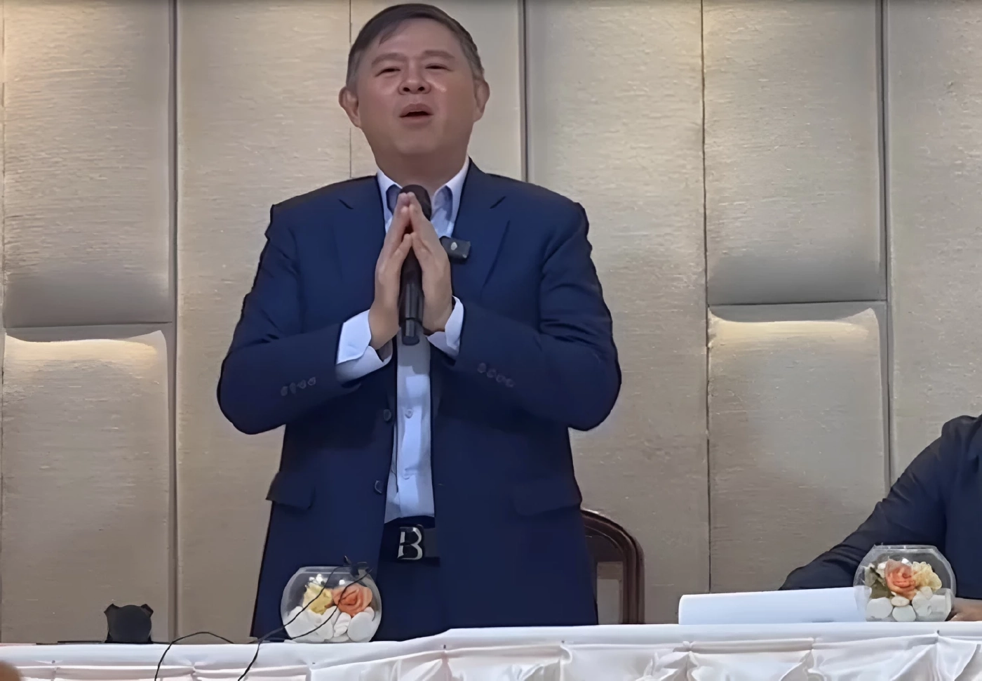 เปิดคลิป! "ทนายแก้ว" แจงปมฉาว "สาว19" ยอมรับคิดน้อย หอมกอดจูบ ในรถจริง