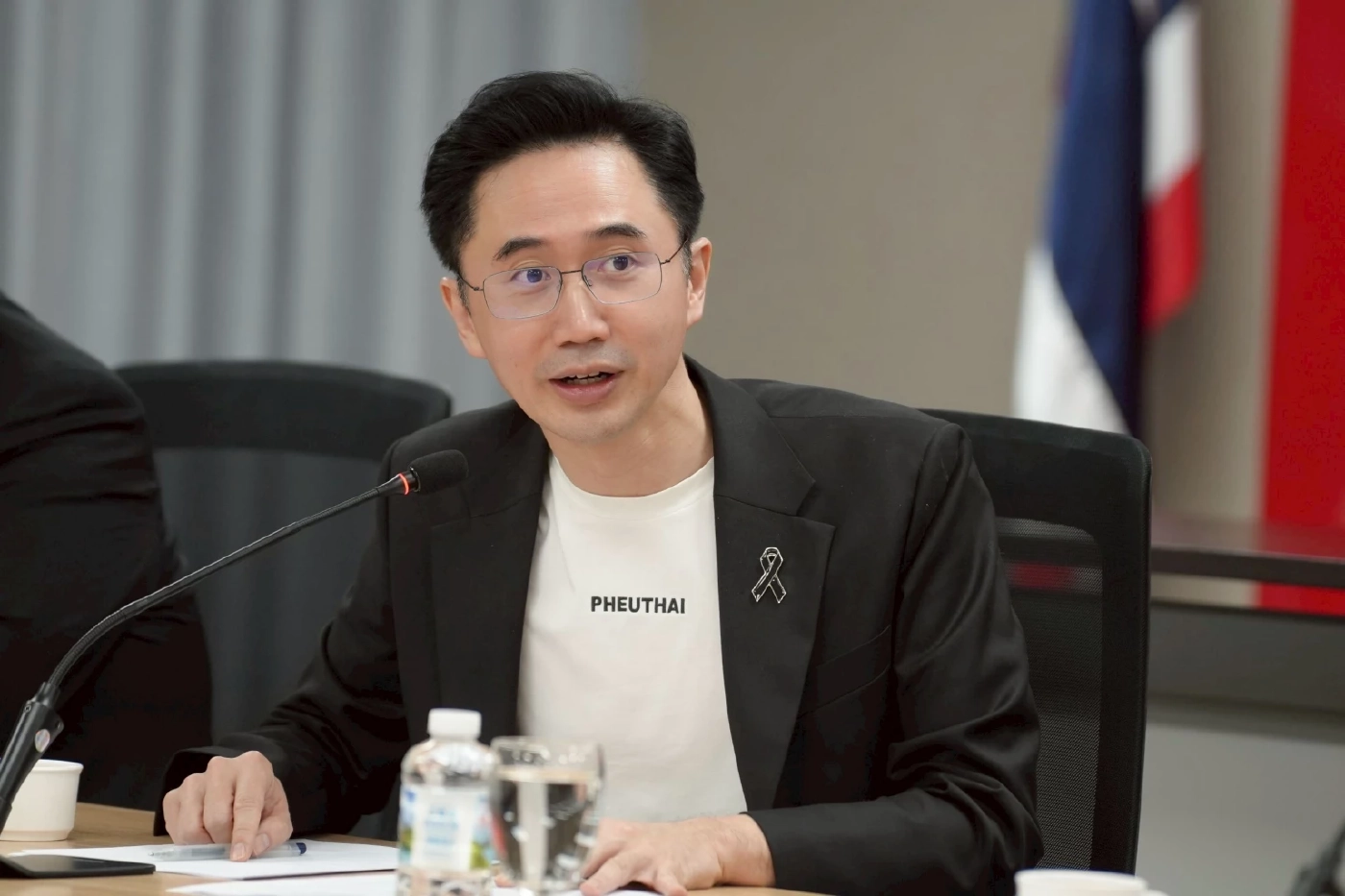 "เพื่อไทย" เปิดบ้านถก "สมาพันธ์ขนส่งฯ" รับฟัง 4 ข้อเสนอเร่งด่วน