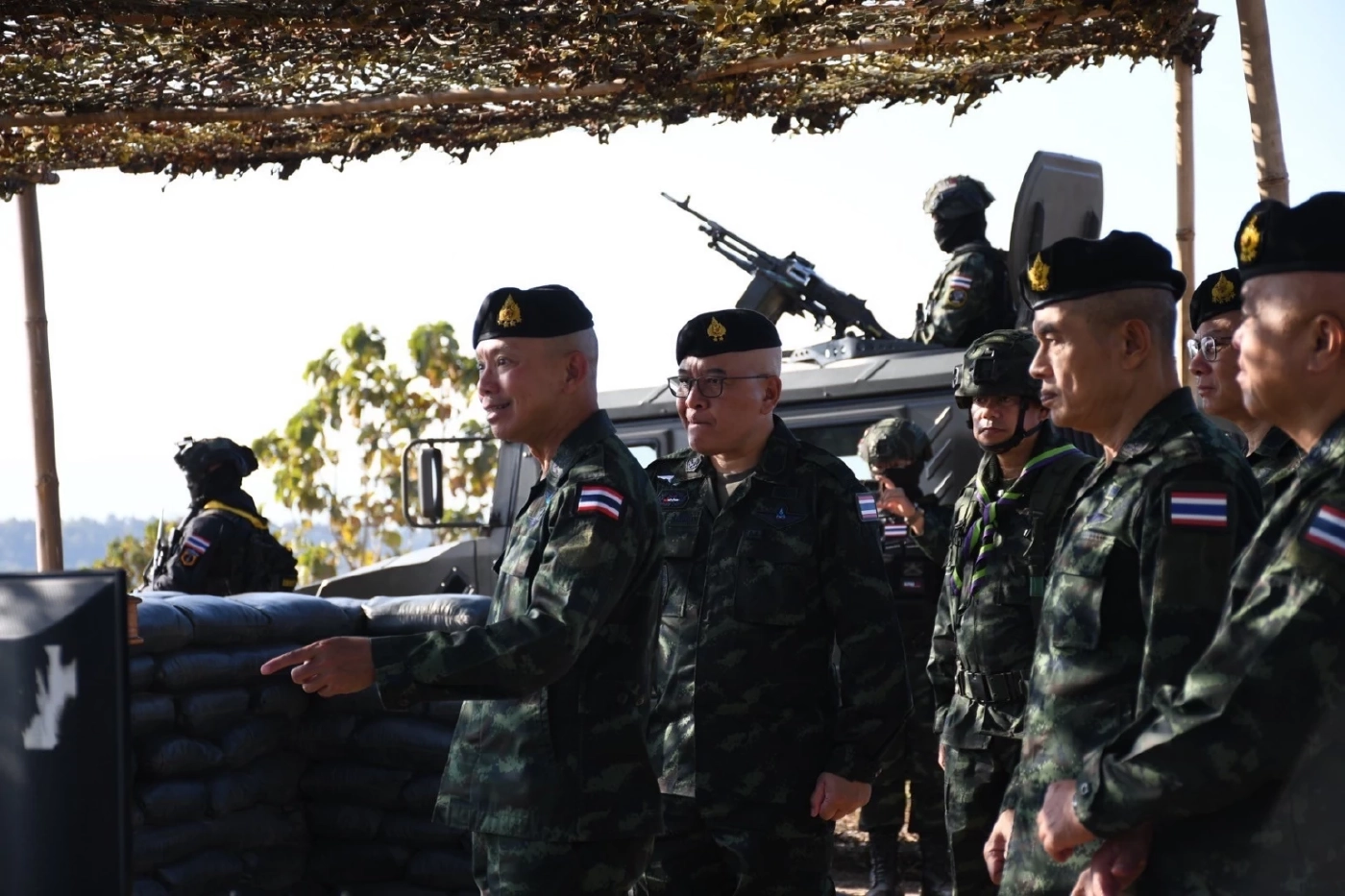 "ผบ.ทสส." ลงพื้นที่แม่สอด ตรวจแนวชายแดนตะวันตก ด้าน "ปลัดกลาโหม" ลงพื้นที่กองกำลังผาเมือง เชียงใหม่