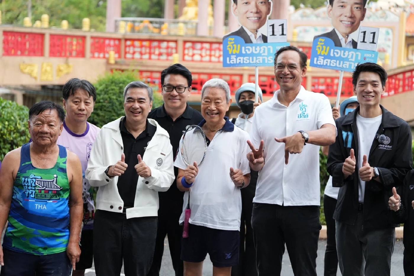 "อภิสิทธิ์" ยังไม่เห็นประโยชน์ ศก.เพื่อไทยแจกเงินวันละ 9 ล้าน