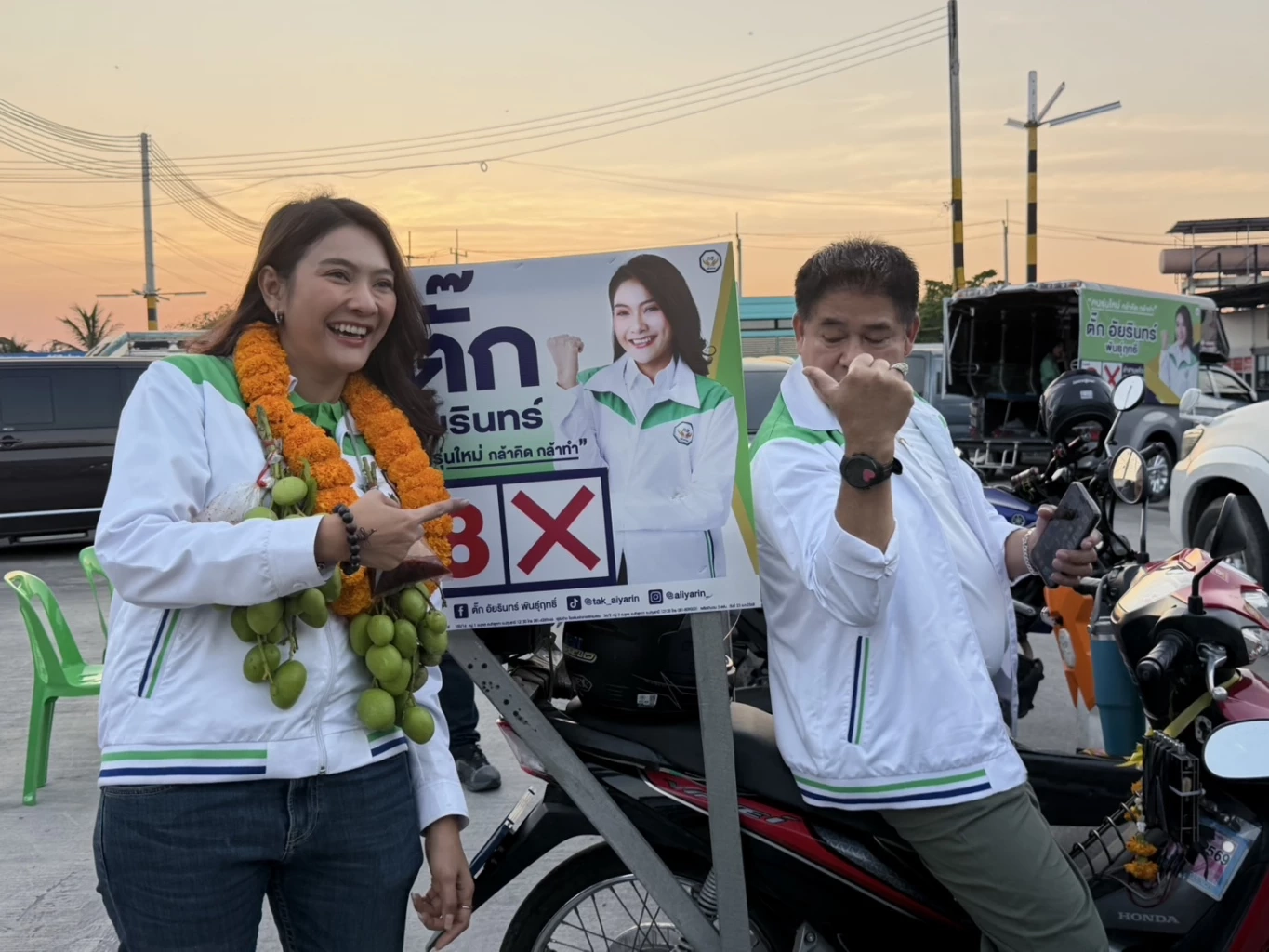 คลิปธรรมนัส แว้นฟ้อเปิดตัวขี่มอเตอร์ไซค์ช่วย หาเสียงปทุมธานี