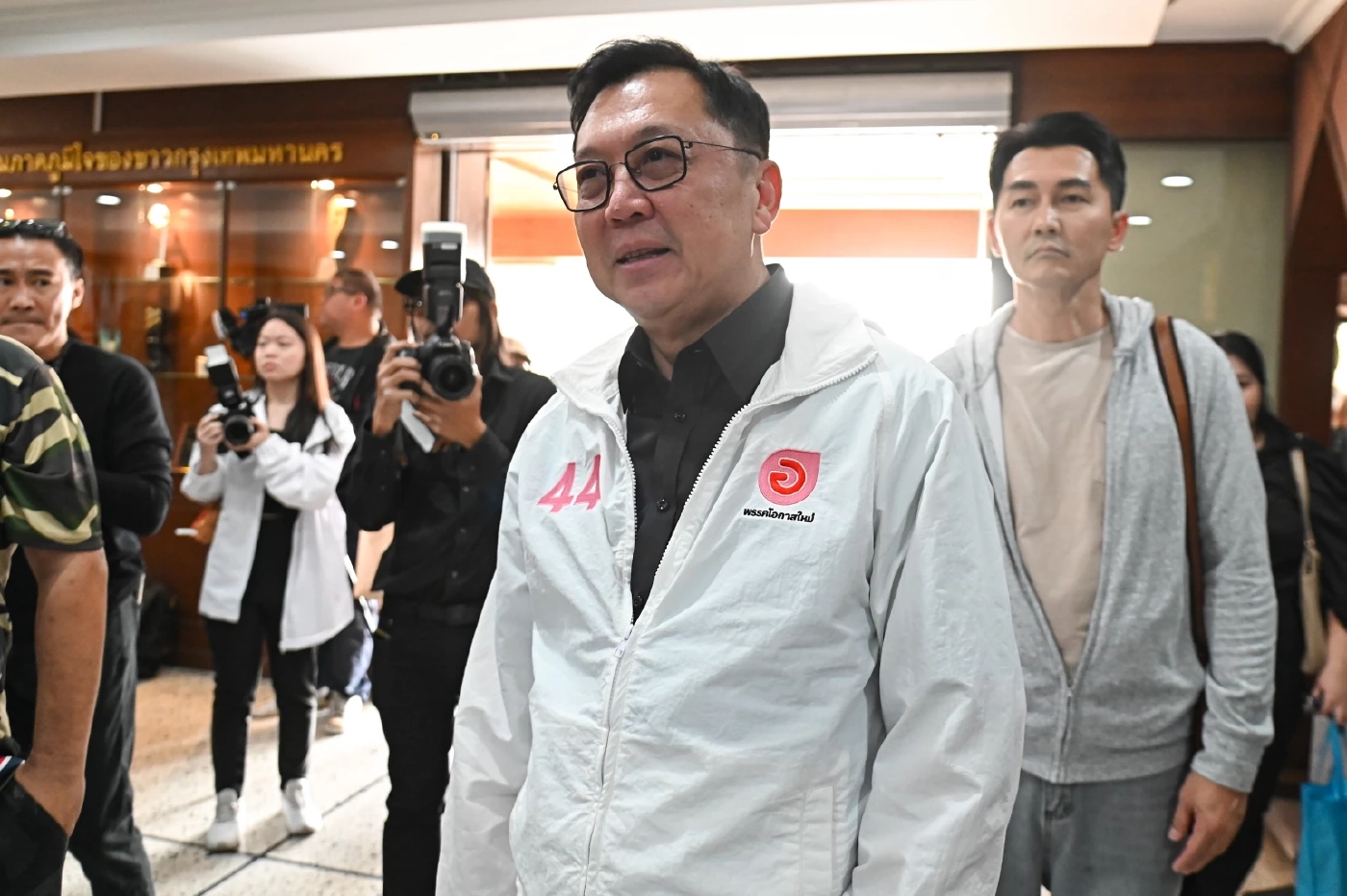 พรรคโอกาสใหม่ ประเดิมปราศรัยเวทีแรก เปิดตัว 3 แคนดิเดตนายกฯ-ผู้สมัคร สส.กทม.