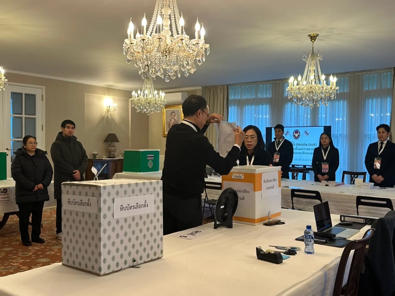 'กงสุล' การันตีบัตรเลือกตั้ง สส.ต่างแดนทุกใบถึงไทยทันนับ 8 ก.พ.