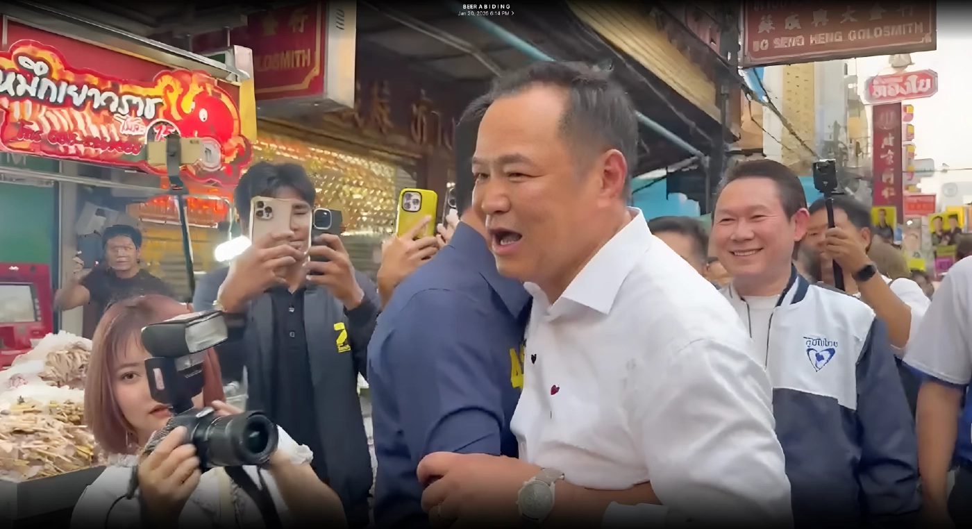 “อนุทิน” หาเสียงเยาวราช เจอ “ดร.เอ้-คุณหญิงกัลยา” กอดอวยพรเจอในสภา