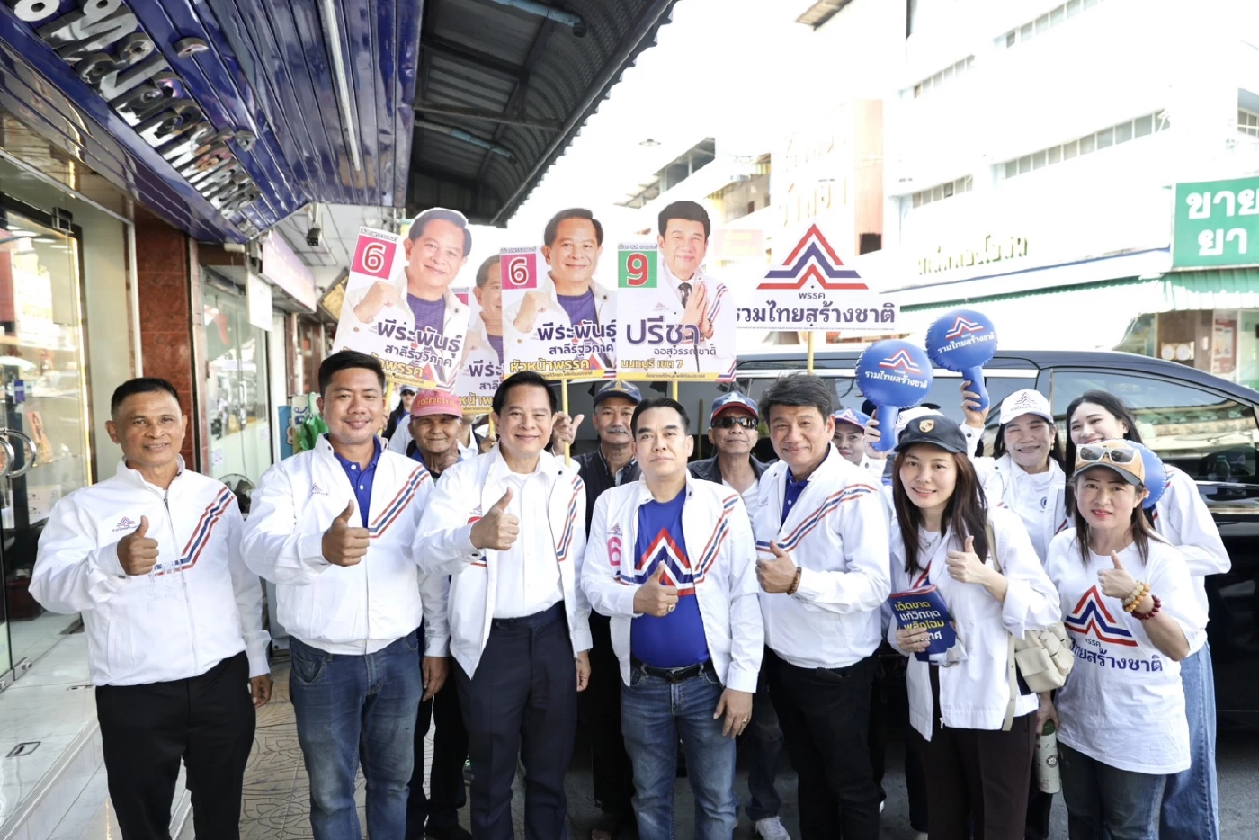 ชาวนนท์แห่รับ "พีระพันธุ์" ฝากความหวังปราบยาเสพติด-คุมค่าไฟ