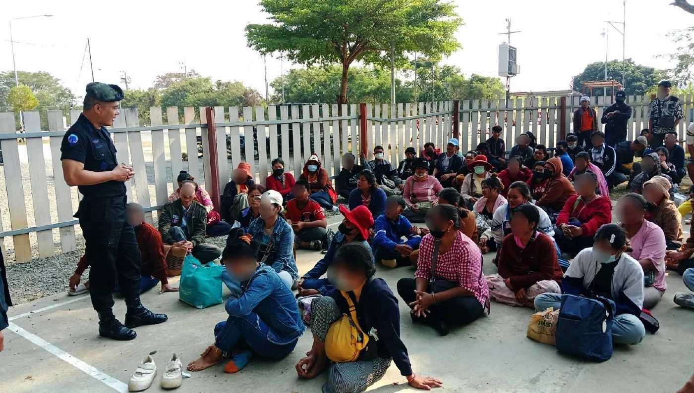 วิกฤตเพื่อนบ้านปะทุ! แรงงาน "กัมพูชา" นับร้อยหนีตาย ลอบเข้า "ประเทศไทย"