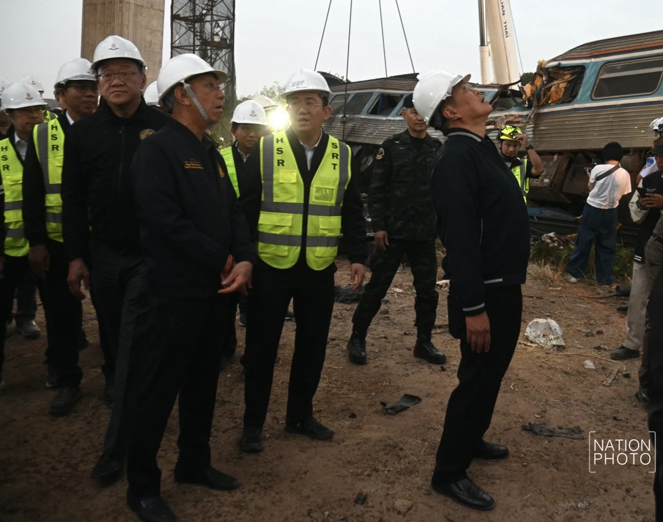 นายกฯ ตรวจเหตุเครนถล่มใส่รถไฟ ลั่นเยียวยาหลักหมื่น เป็นใครก็รับไม่ได้