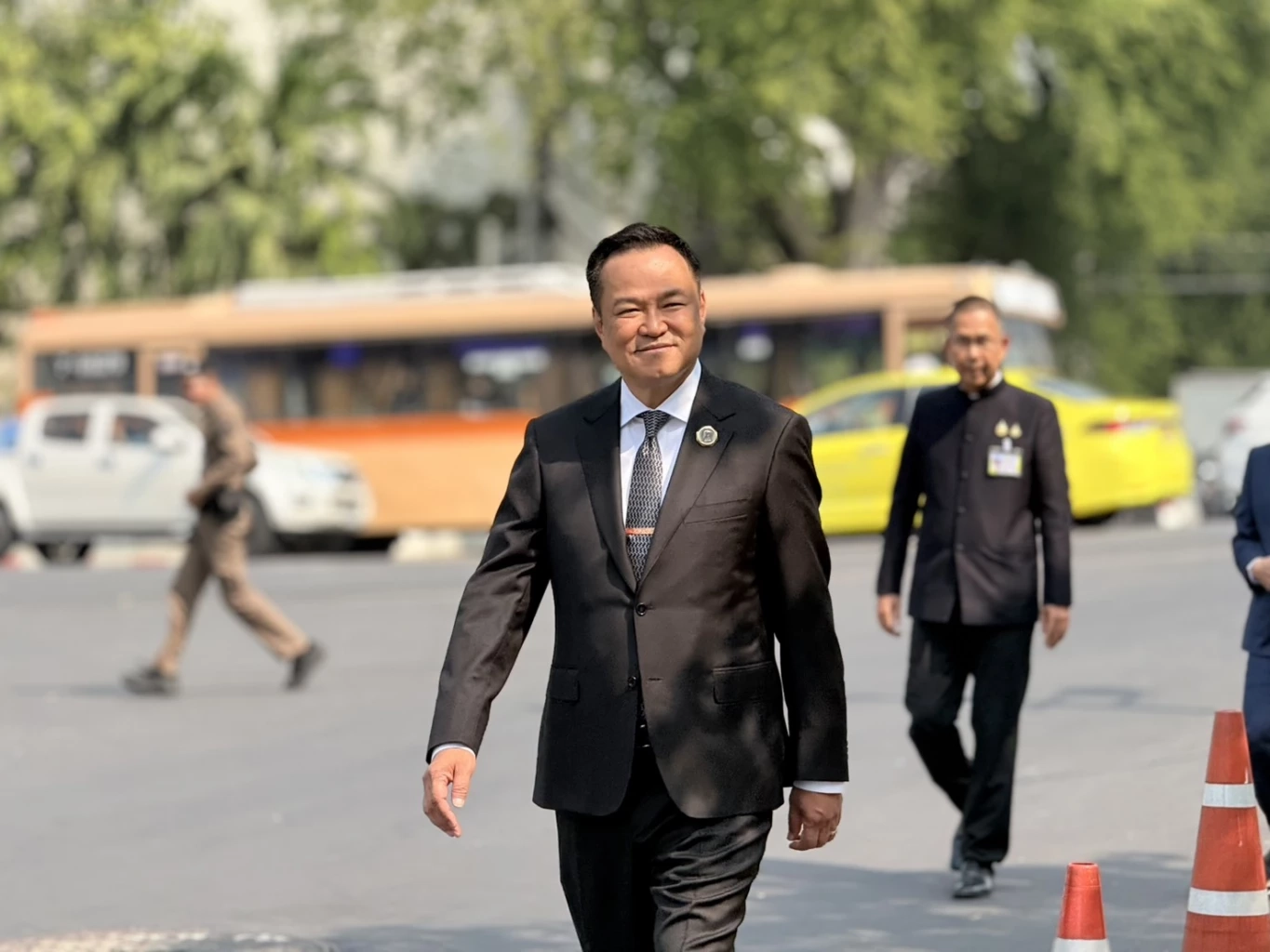  นายอนุทิน ชาญวีรกูล นายกรัฐมนตรี และ รมว.มหาดไทย 