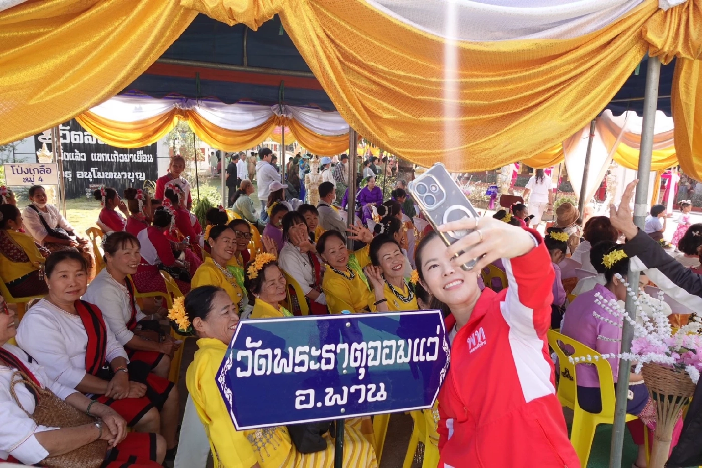 “ยิ้ม วิสาระดี” เดินเท้าเคาะบ้านขอคะแนนทั่วพาน กระแสตอบรับอบอุ่น