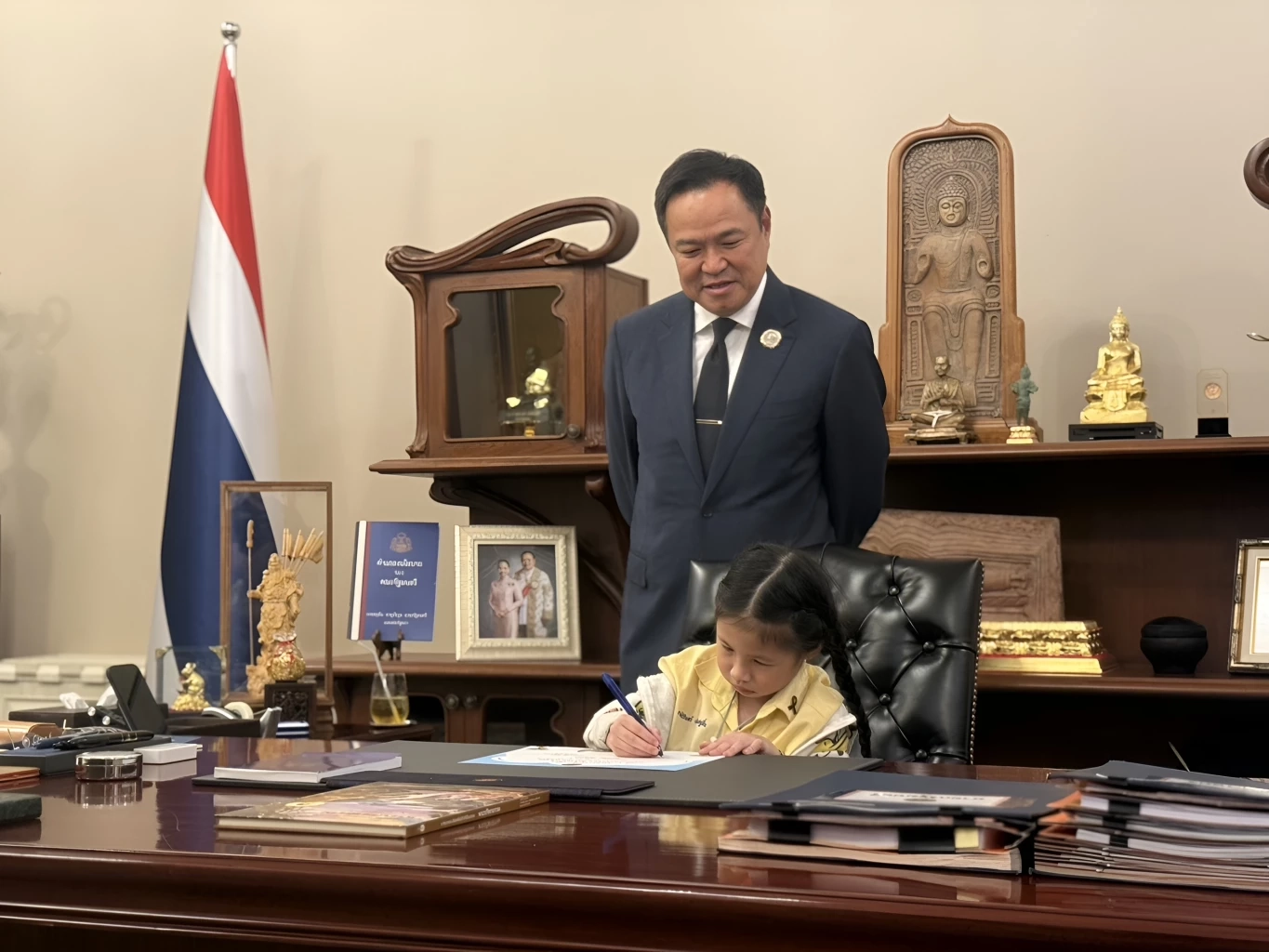 "อนุทิน" ชวนบุตรหลาน ขรก. จนท. ทำเนียบ นั่ง "เก้าอี้นายกฯ" ประเดิม "วันเด็กแห่งชาติ"