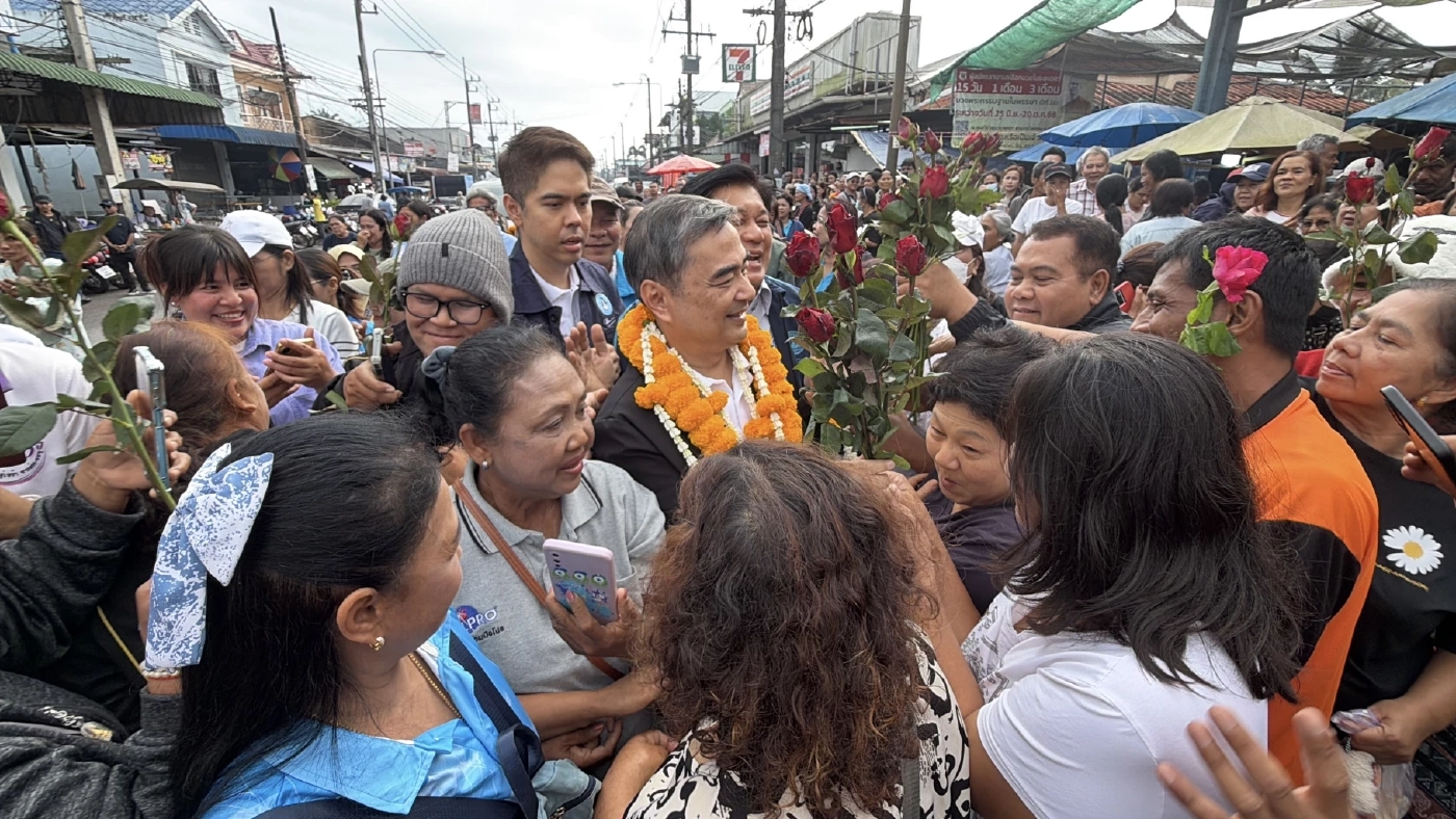 "อภิสิทธิ์" ยกทัพบุก "ชุมพร" FC แห่ต้อนรับกระหึ่มท่าแซะ