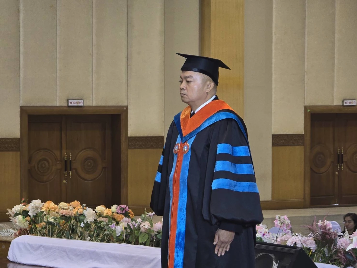 เปิดคลิป! ม.วงษ์ชวลิตกุล มอบดุษฎีบัณฑิตกิตติมศักดิ์ "บิ๊กกุ้ง" เชิดชูเกียรติผู้สร้างคุณูปการ