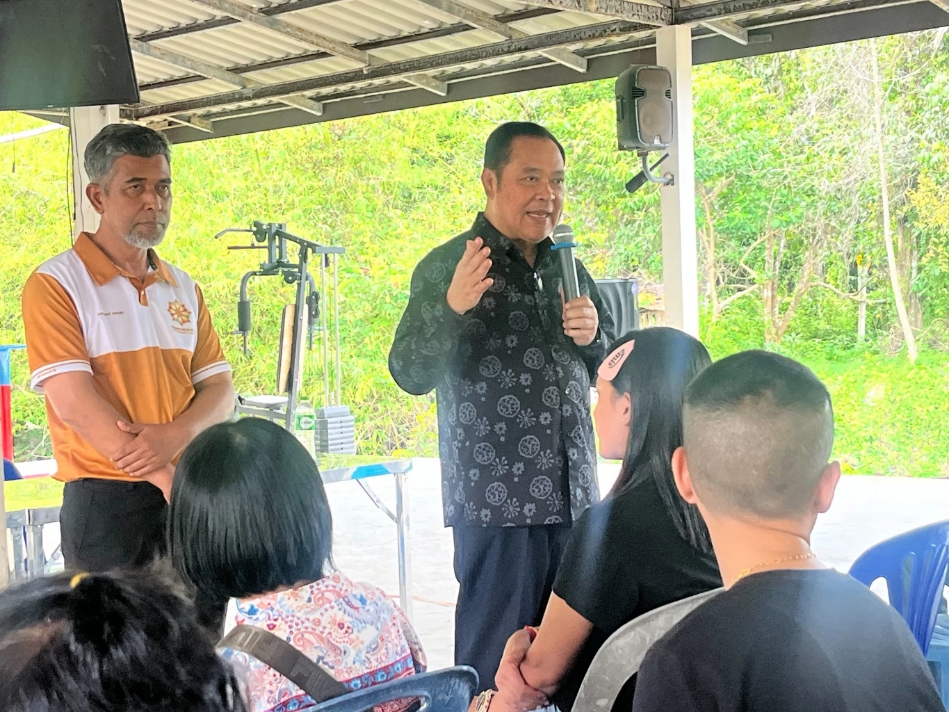 "วันนอร์- พ.ต.อ.ทวี" บุกปัตตานี พบ 1,200 โต๊ะครู ชี้ การเมือง คือ เกราะป้องศาสนา ชูยุทธศาสตร์ "สันติภาพสมดุล"