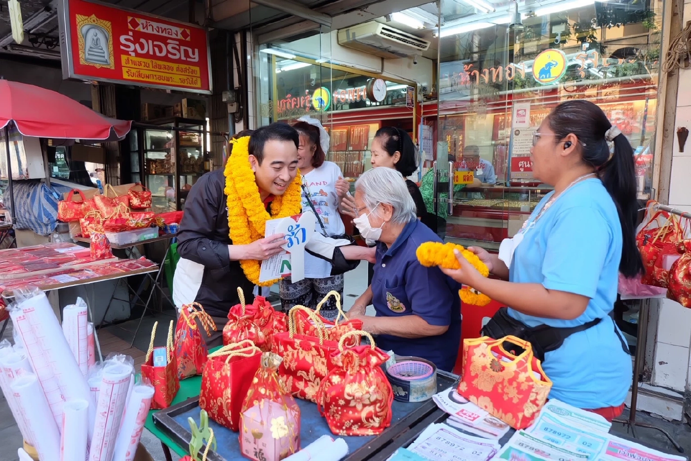 “เผ่าภูมิ” ลุยยานนาวา–บางคอแหลม หนุน “เพ็ญพิสุทธิ์” ขอคะแนน