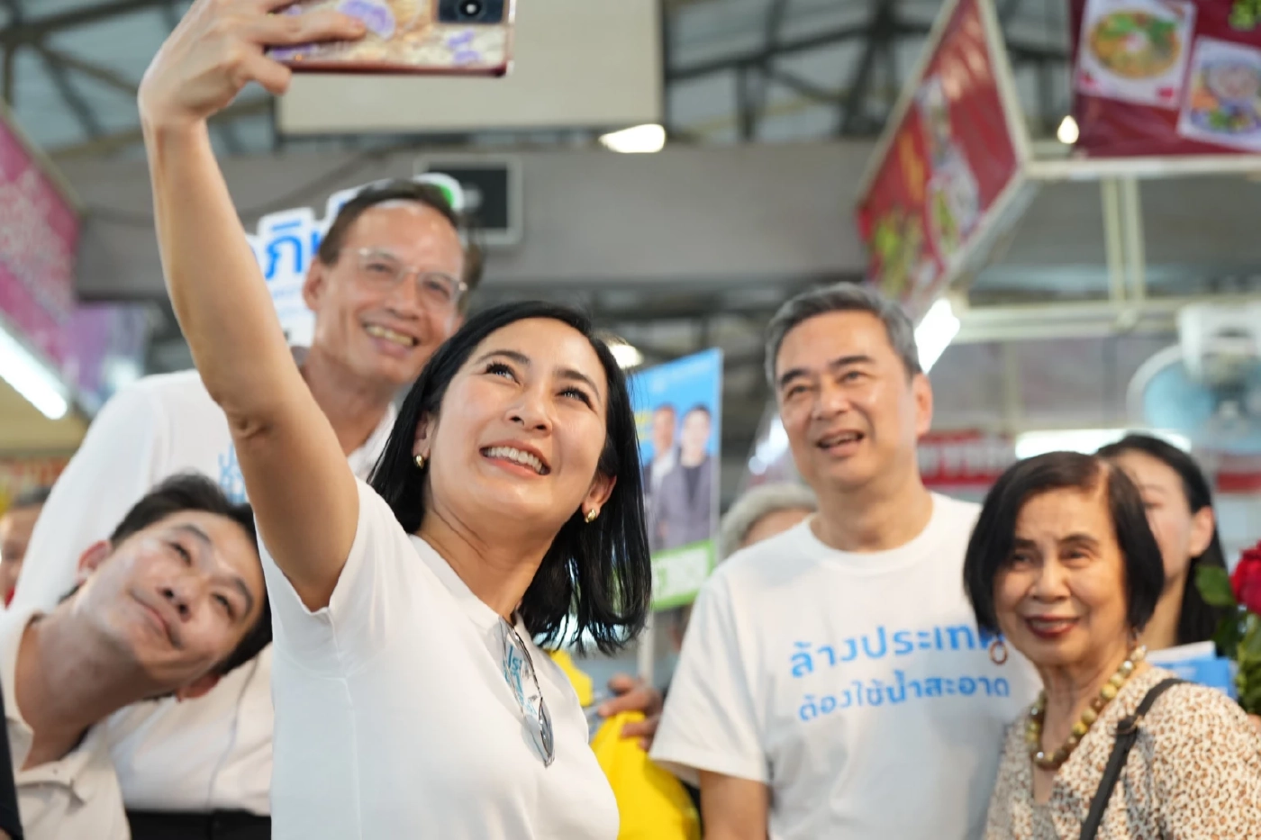 "อภิสิทธิ์" ได้ กทม.หลายเขต - เตือนกาน้ำเงินระวังส้มยึดกรุงฯ