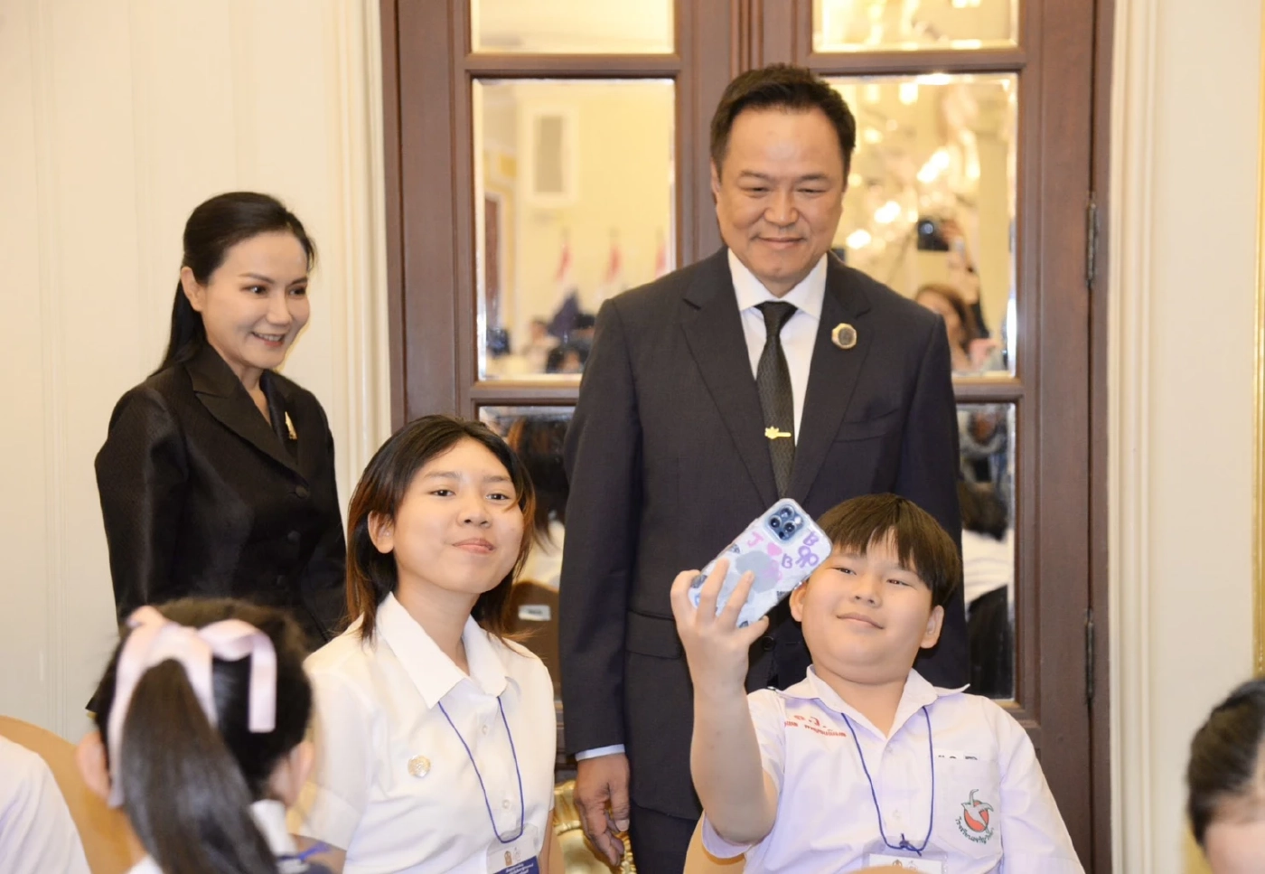 "นายกฯ" เปิดทำเนียบ รับเด็กและเยาวชน เชื่อในอนาคต จะมีหนึ่งในนี้มาบริหารประเทศ