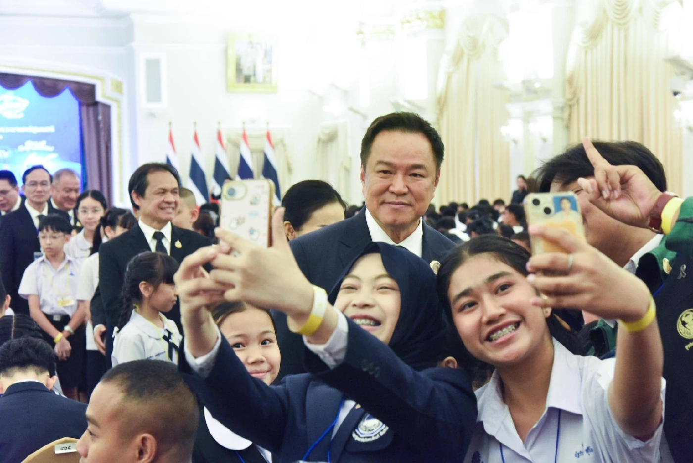 "นายกฯ" เปิดทำเนียบ รับเด็กและเยาวชน เชื่อในอนาคต จะมีหนึ่งในนี้มาบริหารประเทศ