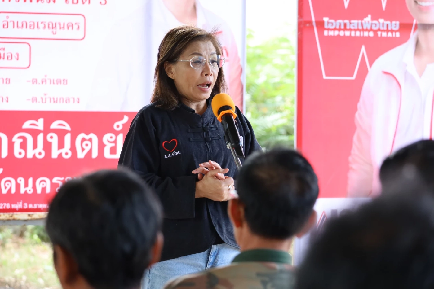 นางมนพร เจริญศรี อดีต สส.เขต 2 นครพนม พรรคเพื่อไทย อดีต รมช.คมนาคม รองหัวหน้าพรรคเพื่อไทย 