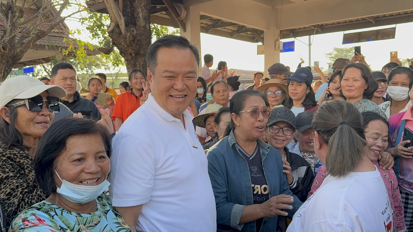 “ศุภจี” ขวัญใจ GenZ "อนุทิน“ ควงหาเสียงอุบลครั้งแรก ชาวบ้านกรี๊ดตลาดแตก