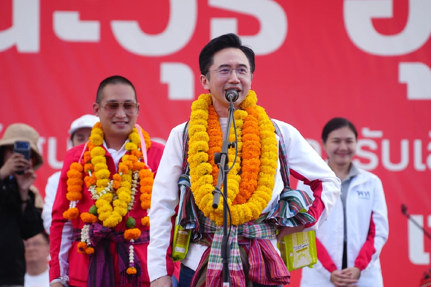 “ยศชนัน” ลั่นเป็นนายกฯ 8 ปี สร้างเศรษฐี 2.6 หมื่นคน ลุ้นเงินล้านทุกวัน