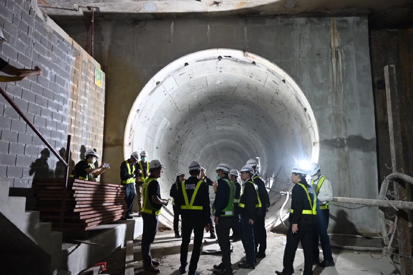 บอร์ด รฟม. ลงพื้นที่ติดตามความคืบหน้ารถไฟฟ้า 'ม่วง – ส้ม'