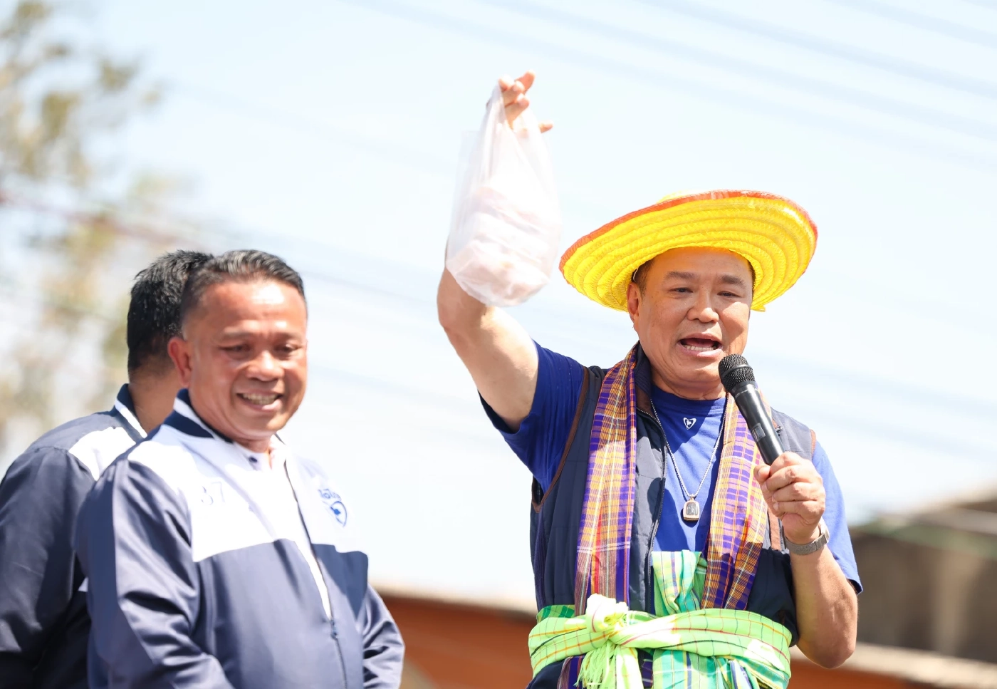 "อนุทิน" ปลื้ม "ชาวชุมพร" ต้อนรับอบอุ่น บอกเชียร์เบอร์ 4-37