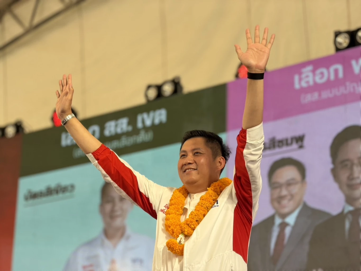 เพื่อไทยขนทัพใหญ่ลุย "น้ำพอง" ช่วย "รุ่งโรจน์" หาเสียงชิง สส.เขต 4 ขอนแก่น