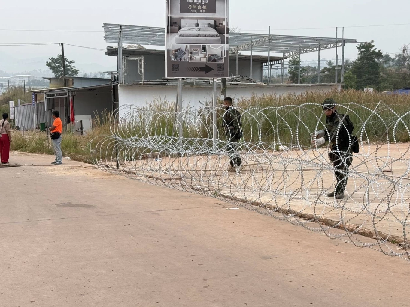 เปิดคลิป! ฉก.นย.ตราด เข้ายับยั้ง "ชาวจีนรื้อรั้วลวดหนาม" บ้านท่าเส้นโดยพลการ