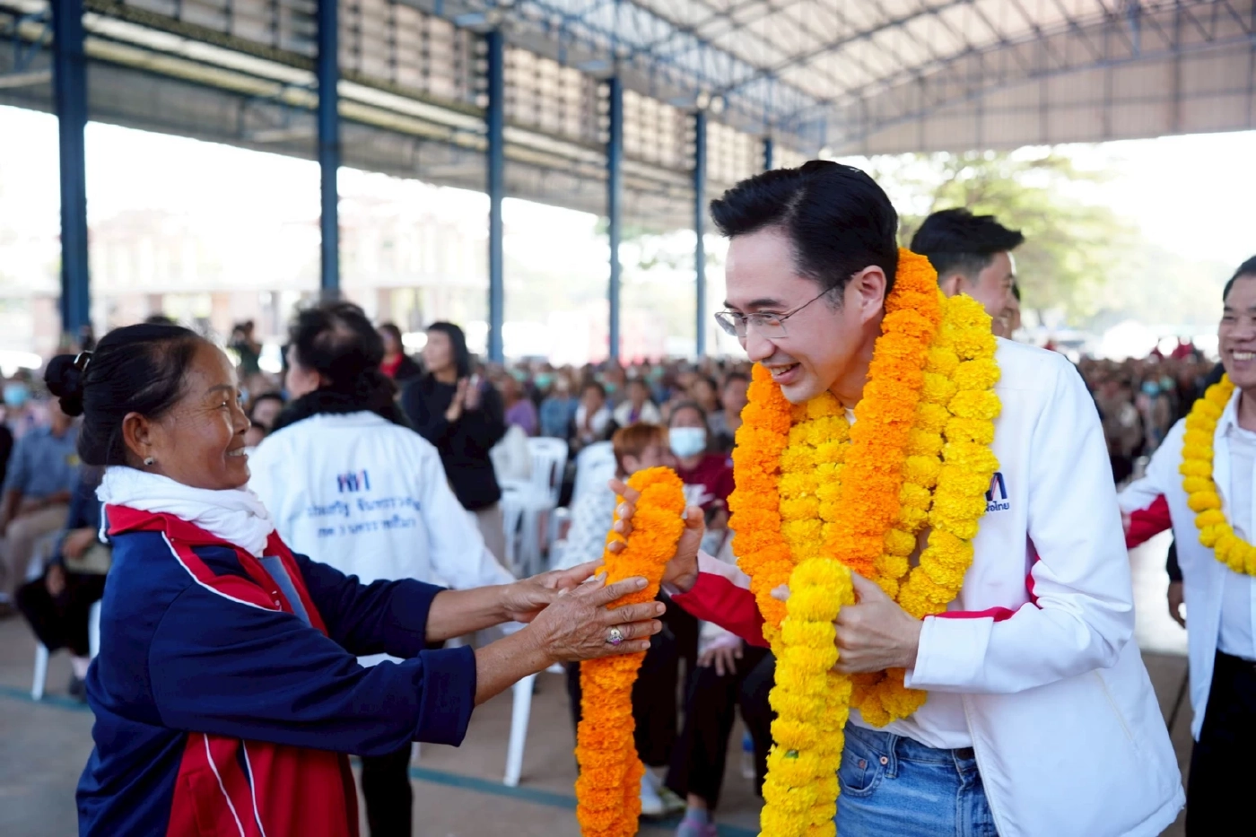 ดุสิตโพล ชี้ “ยศชนัน” มีแต้มตุน "พรรคเพื่อไทย" มีลุ้นอันดับ 2