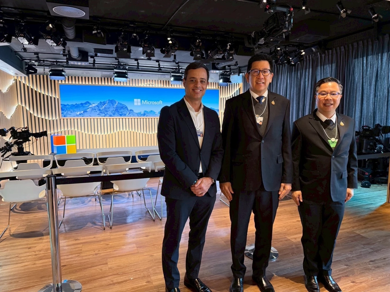 'เอกนิติ' เปิดภารกิจดาวอสวันแรก นำทีมไทยแลนด์ พบประธานธนาคารโลก