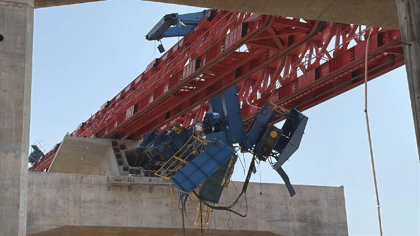 อัปเดตยอดผู้ประสบเหตุ เครนถล่มใส่รถไฟจนเกิดไฟไหม้ ดับ 22 เจ็บ 64