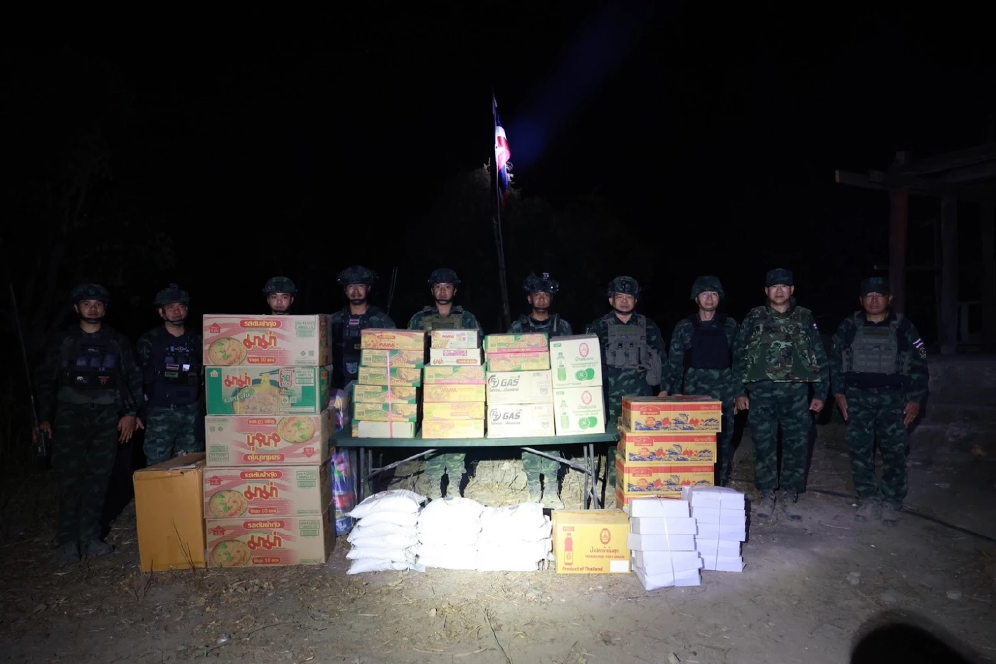 เปิดคลิป! "แม่ทัพภาคที่ 2" ลงพื้นที่กลางคืน ตรวจความพร้อม RDF-X เนิน 225 ย้ำเข้มความปลอดภัยชายแดน