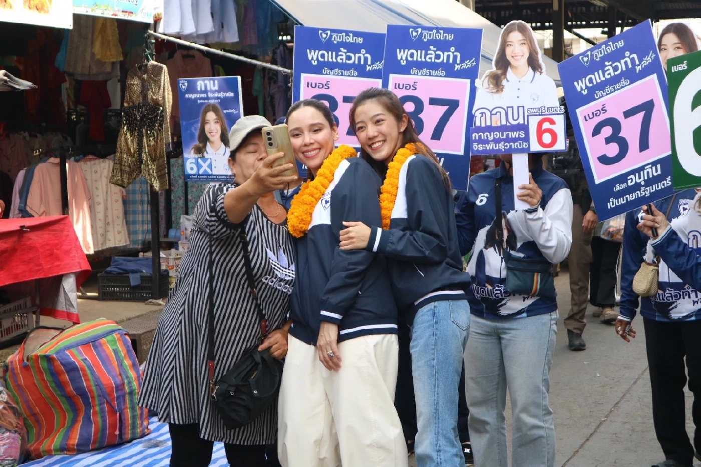 "ซาบีดา" ควง "มัลลิกา" ขอคะแนนเสียงชาวลพบุรีขอโอกาสทำงานต่อ