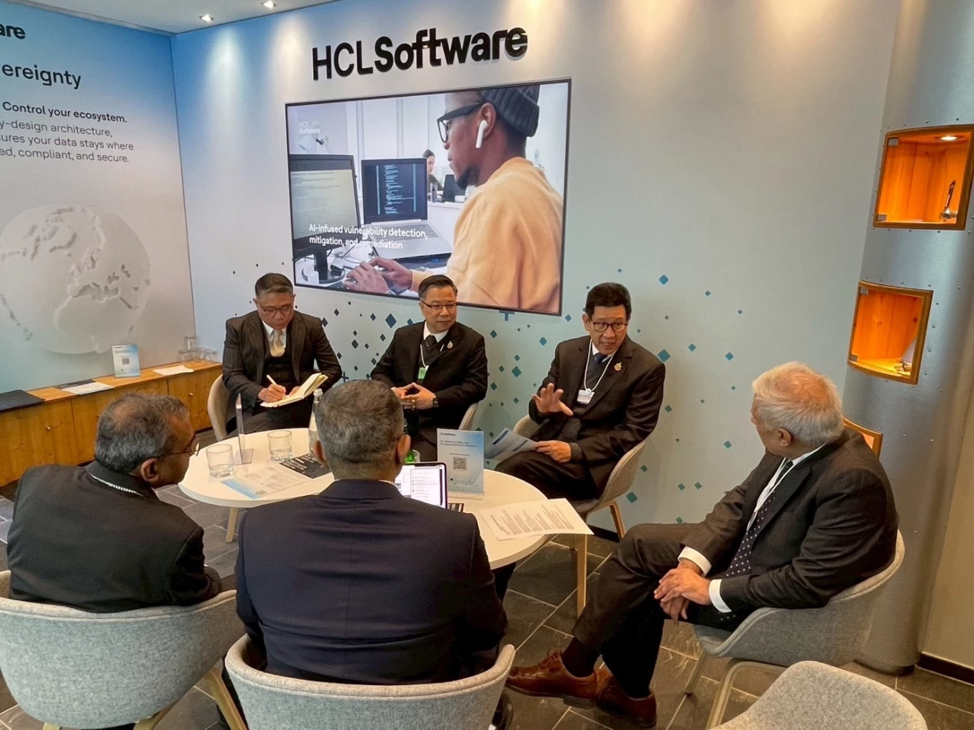 'เอกนิติ' เปิดภารกิจดาวอสวันแรก นำทีมไทยแลนด์ พบประธานธนาคารโลก