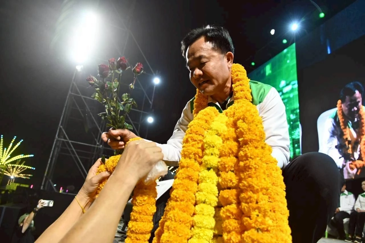 “กล้าธรรม” ปราศรัยใหญ่แปดริ้ว ปลุกกระแส “เอาคนทำงานจริง”