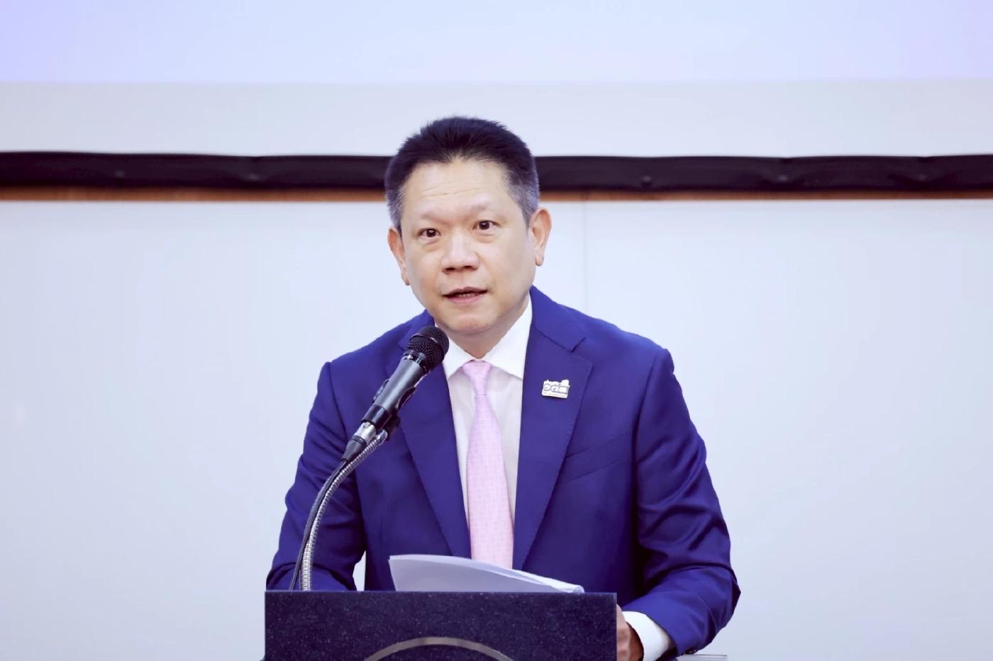 ลวรณ แสงสนิท ปลัดกระทรวงการคลัง