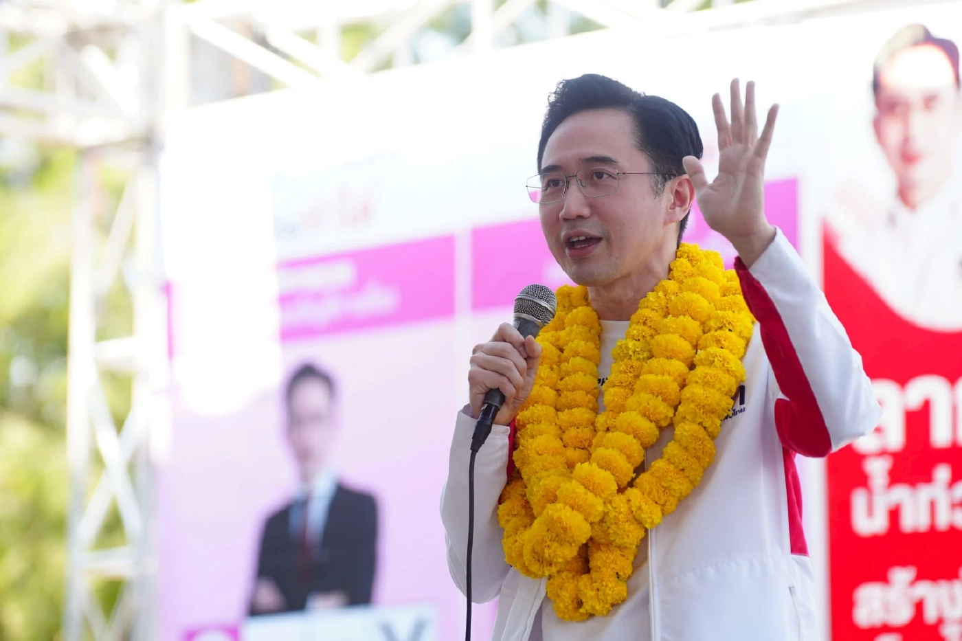 ดุสิตโพล ชี้ “ยศชนัน” มีแต้มตุน "พรรคเพื่อไทย" มีลุ้นอันดับ 2