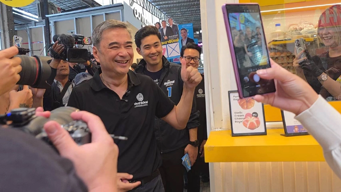 "อภิสิทธิ์" เมิน "รมต.กัมพูชา-อนุทิน" โหนกระแสชาตินิยม