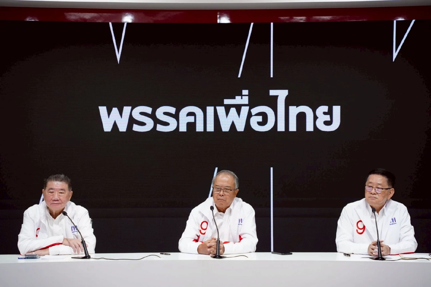 "ภูมิธรรม" เตือน ขรก.วางตัวเป็นกลาง พท.แฉทุจริตเลือกตั้งพุ่งผิดปกติ