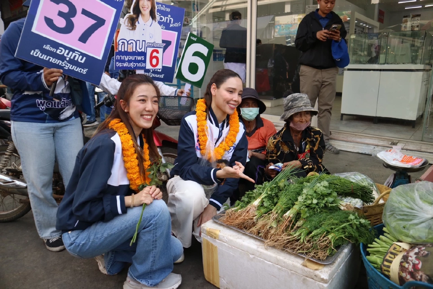 "ซาบีดา" ควง "มัลลิกา" ขอคะแนนเสียงชาวลพบุรีขอโอกาสทำงานต่อ