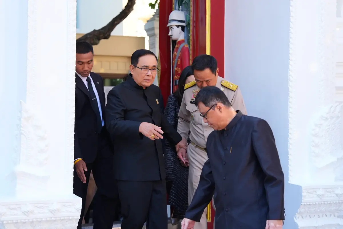 “ลุงตู่” ให้กำลังใจ “อนุทิน” แนะนำขอให้อดทน แก้ปัญหาชายแดน