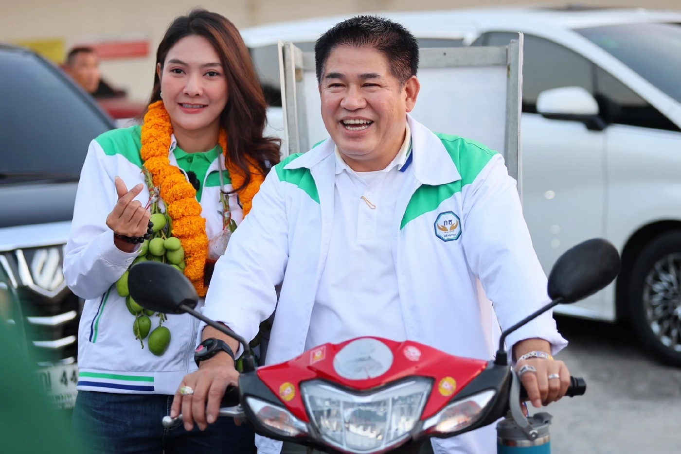 คลิปธรรมนัส แว้นฟ้อเปิดตัวขี่มอเตอร์ไซค์ช่วย หาเสียงปทุมธานี