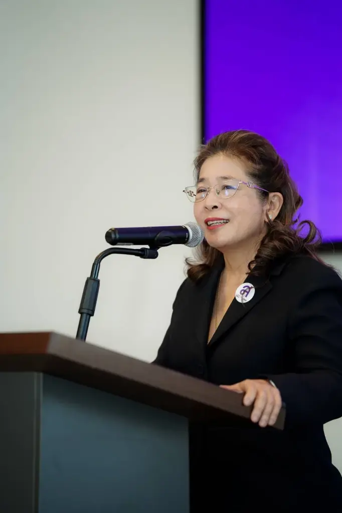 คุณหญิงสุดารัตน์ เกยุราพันธุ์ หัวหน้าพรรคไทยสร้างไทย เ